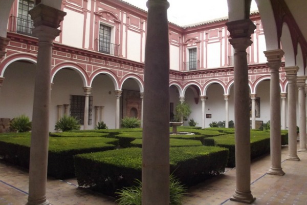 The beautiful indoor patio garden of the Fine Arts Museum is just one of its defining features. this Seville museum is a must for all art and architecture lovers looking or cheap things to do in Seville
