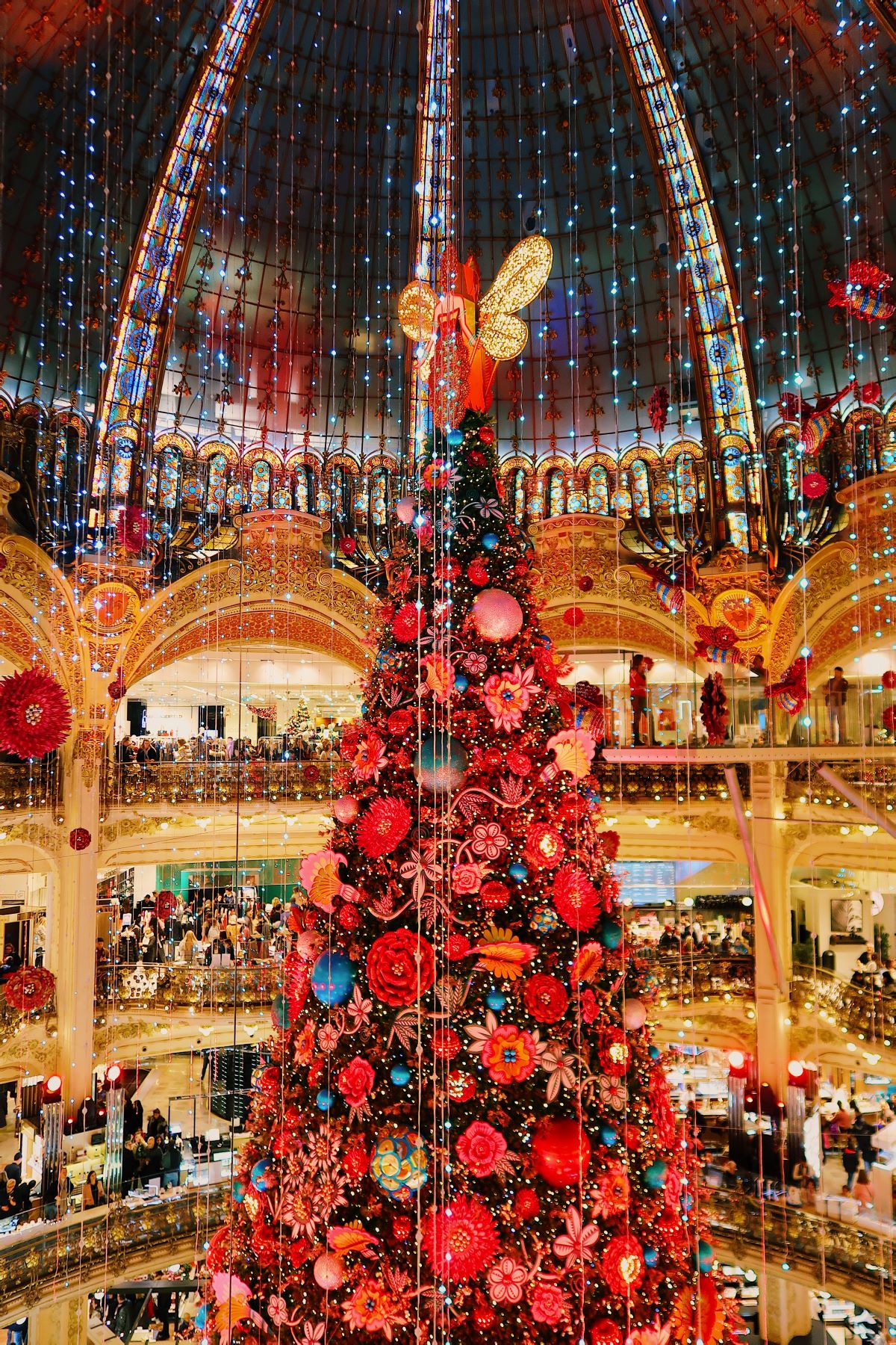 Christmas tree in Galeries Lafayette.
