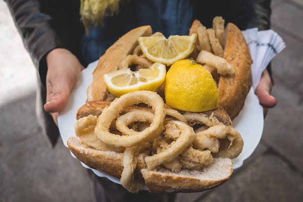 Calamari sandwich: a great idea for takeout food in Madrid