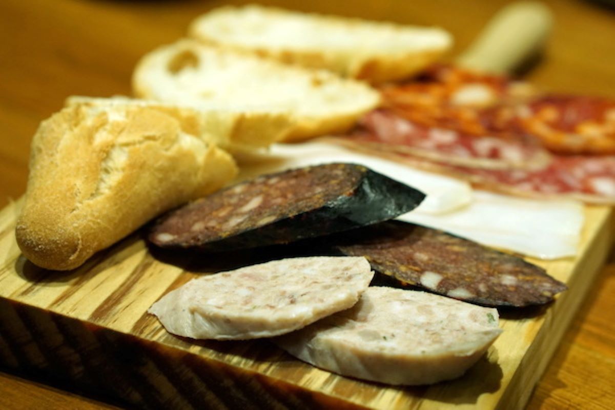 Petisco board with bread