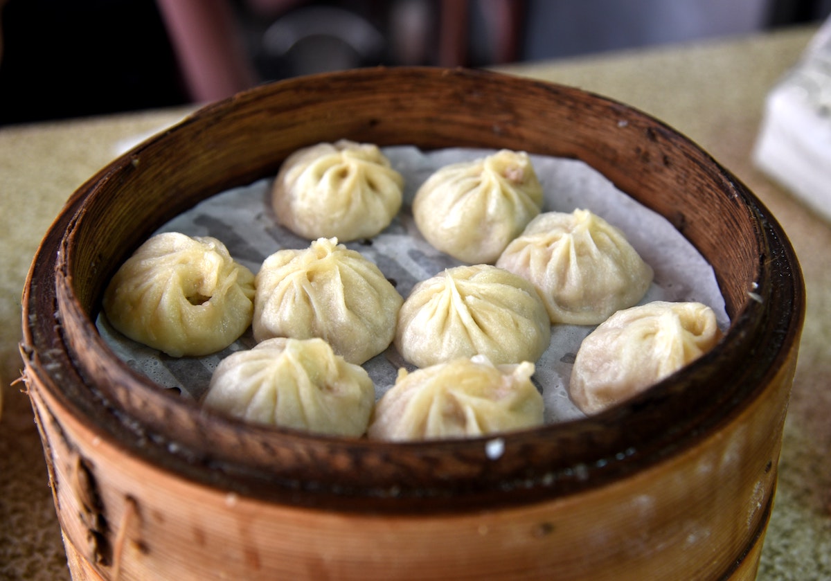 9 small Chinese dumplings in a round basket