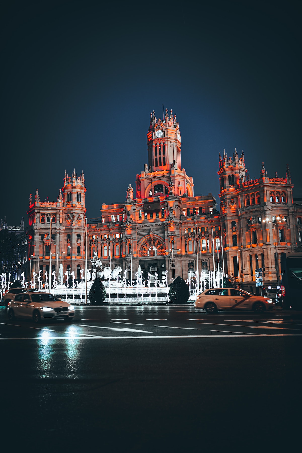 Madrid's City Hall building and the Cibeles Fountain at night.