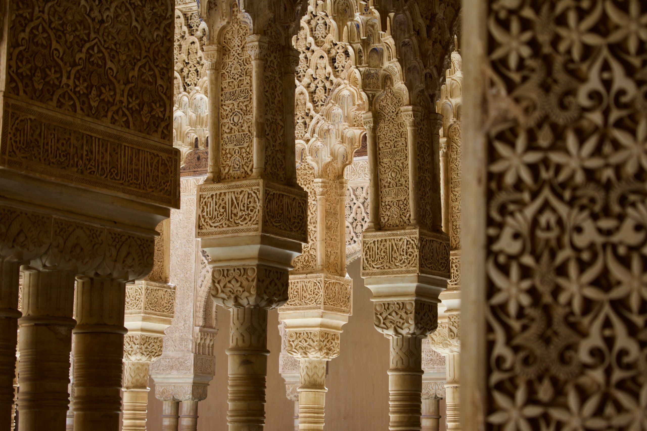 Intricate stonework on the arches in La Alhambra 