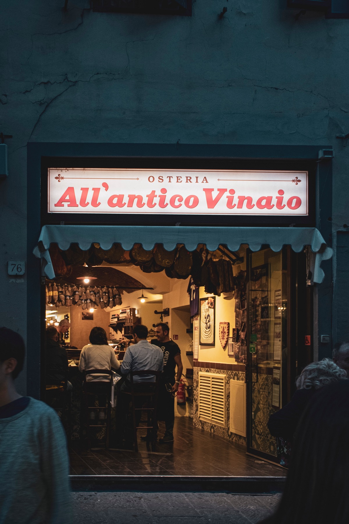 outside of All'antico Vinaio, one of the restaurants near the Uffizi Gallery