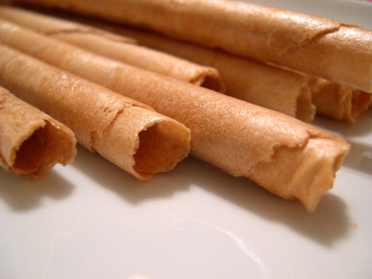 Several rolls of nueles, which are long thin sticks of crunchy wafers, are fanned out together.