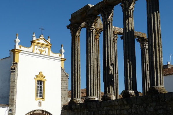 The Roman Temple of Évora is said to be the best-preserved Roman structure on the Iberian Peninsula. No wonder it's one of our favorite day trips from Lisbon!