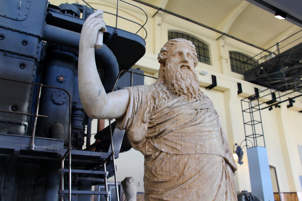 Roman statue of a man in Centrale Montemartini