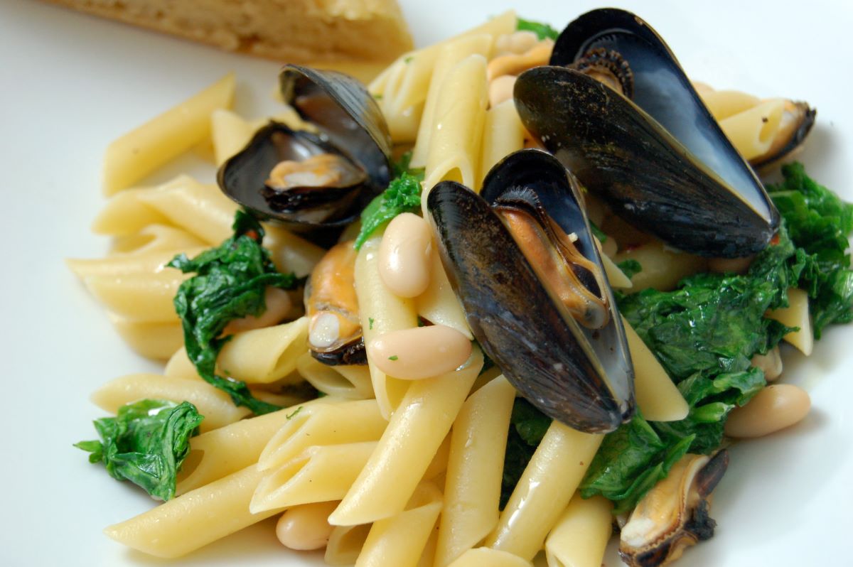 pasta with beans and mussels