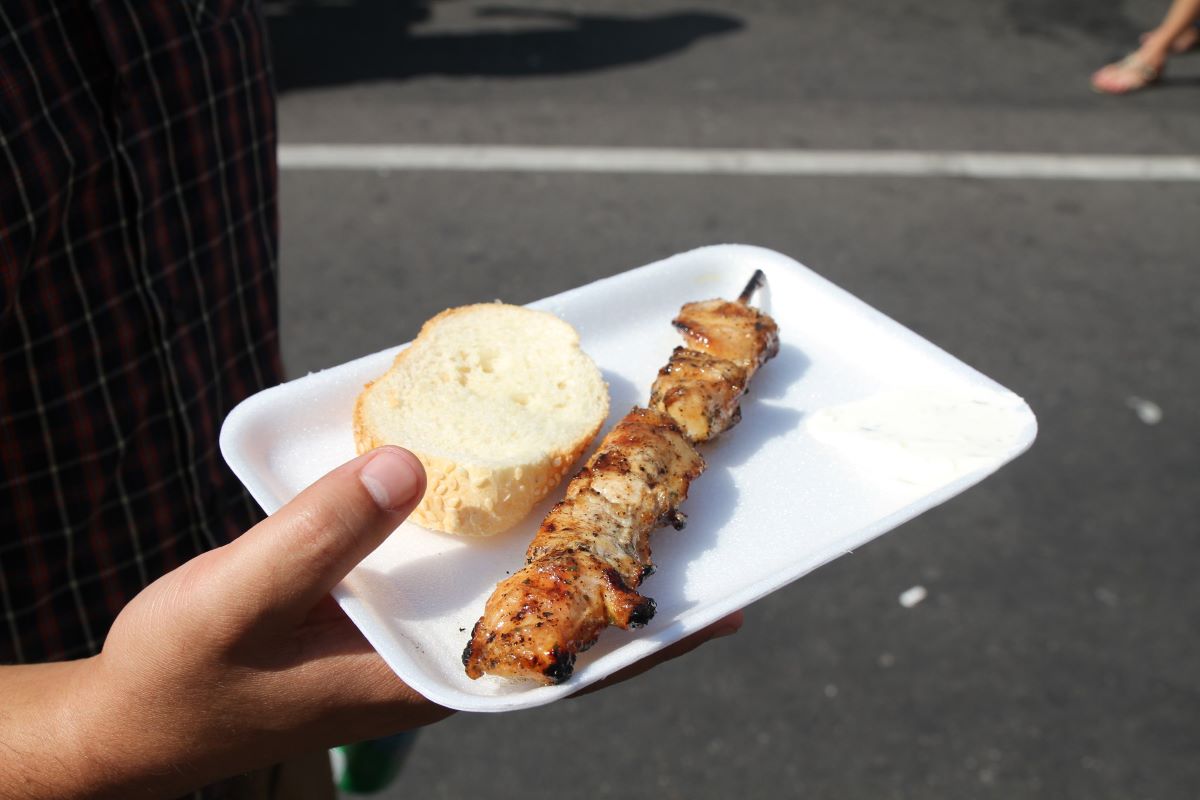 chicken Souvlaki with bread