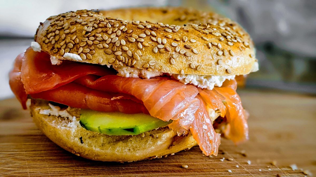 Bagel-with-cream-cheese-and-lox