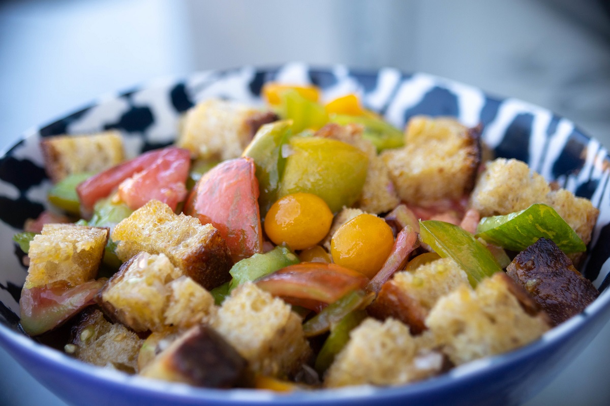 Bowl of panzanella summer salad made with Tuscan bread