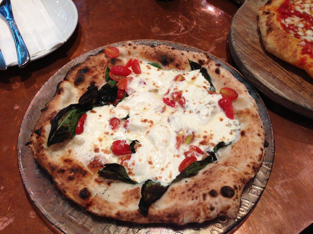 Burrata-Roberto-Pizza-Don-Antonio-New-York