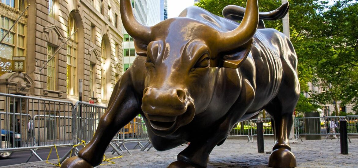 bull statue of NYC