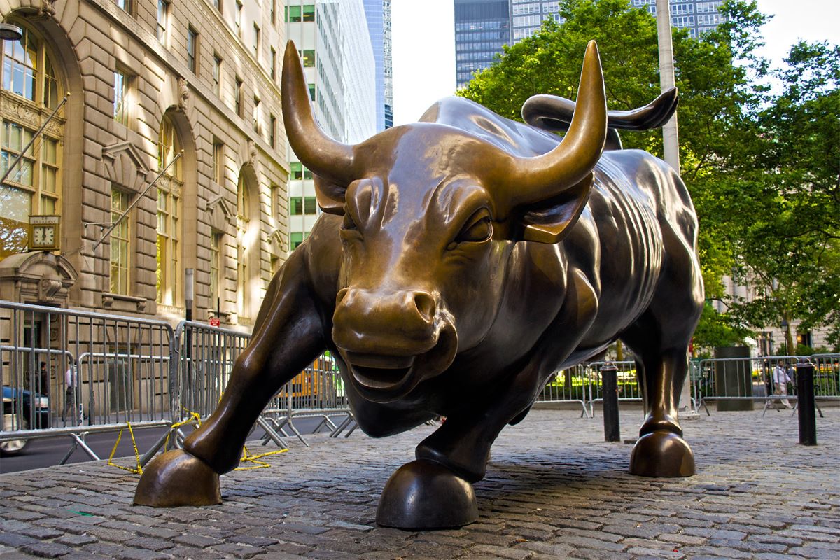 bull statue of NYC