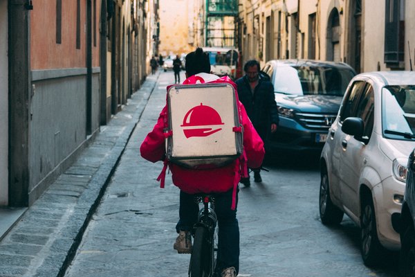 Use an ethical service like La Pájara for food delivery in Madrid.
