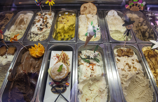 Wondering where to eat in Seville with kids? You can't go wrong with ice cream!
