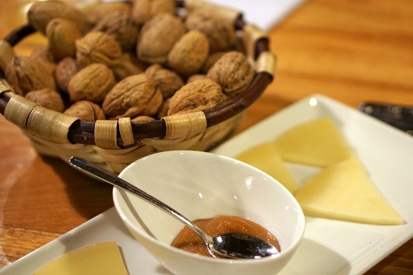 Idiazabal cheese with quince paste and walnuts is one of the typical Basque desserts.