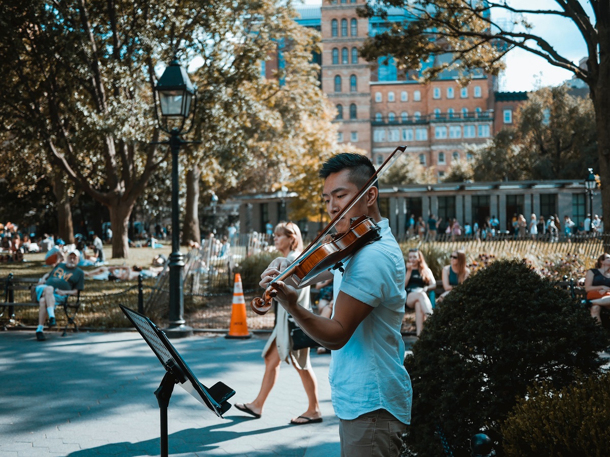 Violin street performin in Washington square park, one of the best parks in nyc