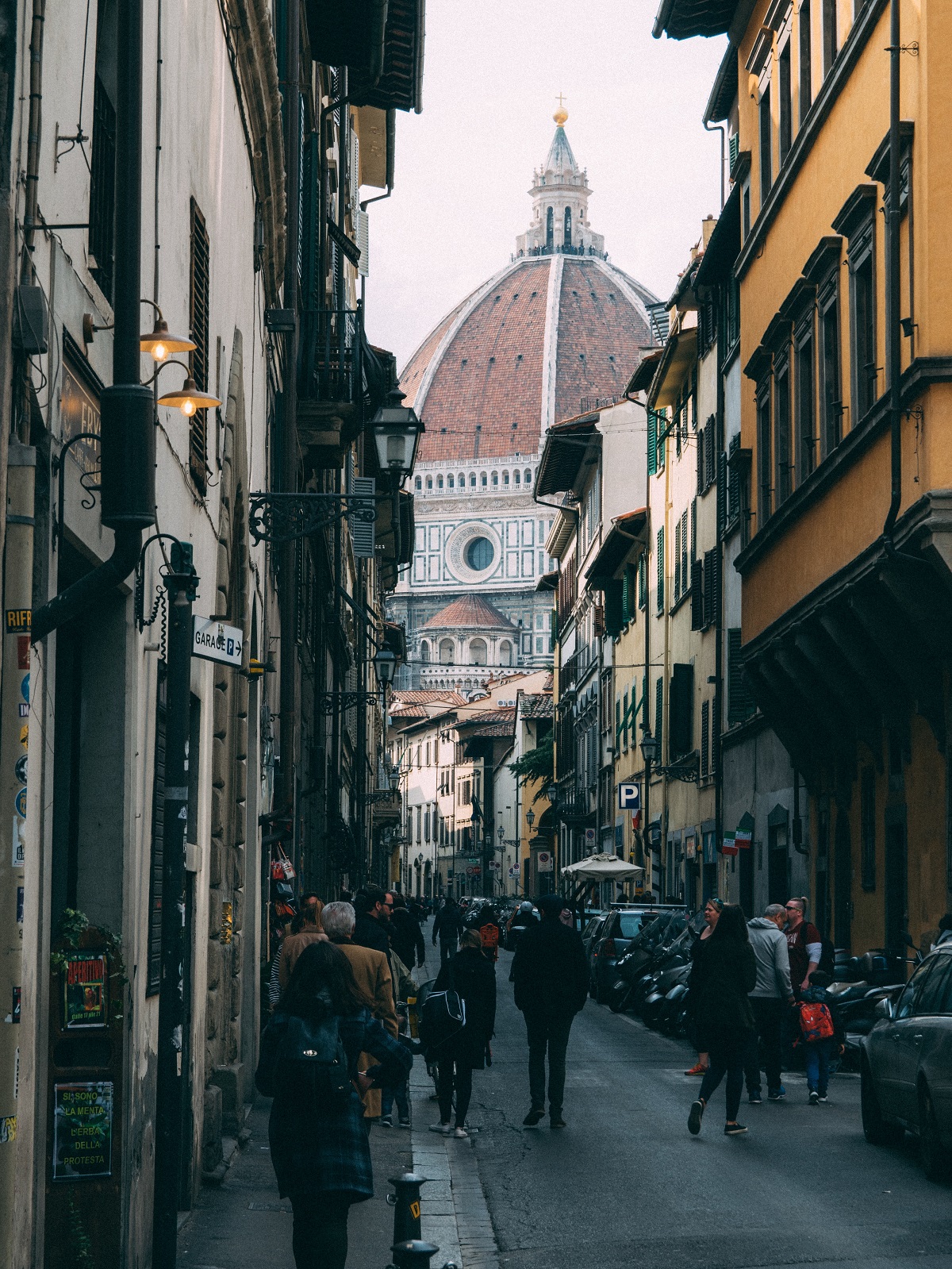 Crowded street in Florence with the duomo in the background