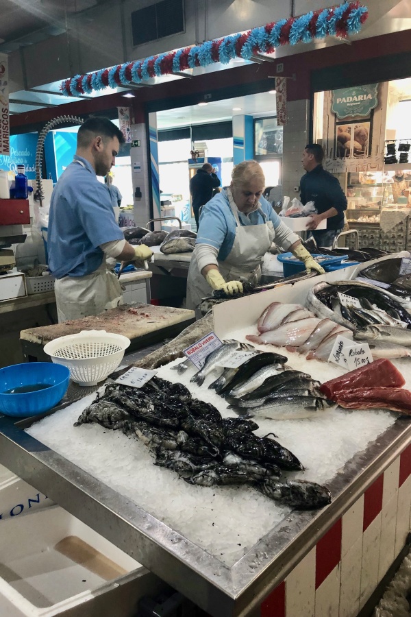 Fresh fish on a family-owned fish stall at Mercado 31 de Janeiro - Lisbon market guide