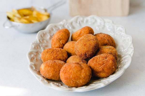 Croquetes are one of the many salgados (savoury treats) that you can try in Lisbon.