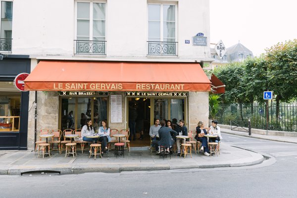 Exterior of a brasserie in Paris