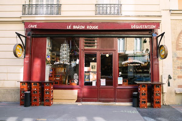 Façade of Le Baron Rouge restaurant and wine bar in Paris