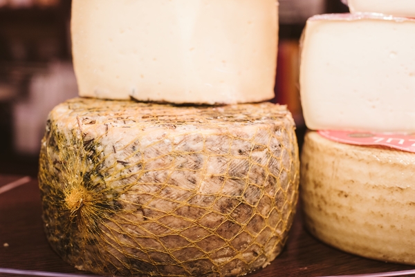 One of our top Paris market tips: keep in mind when you'll be eating each item! Things like cheeses can be specially packaged to preserve freshness.