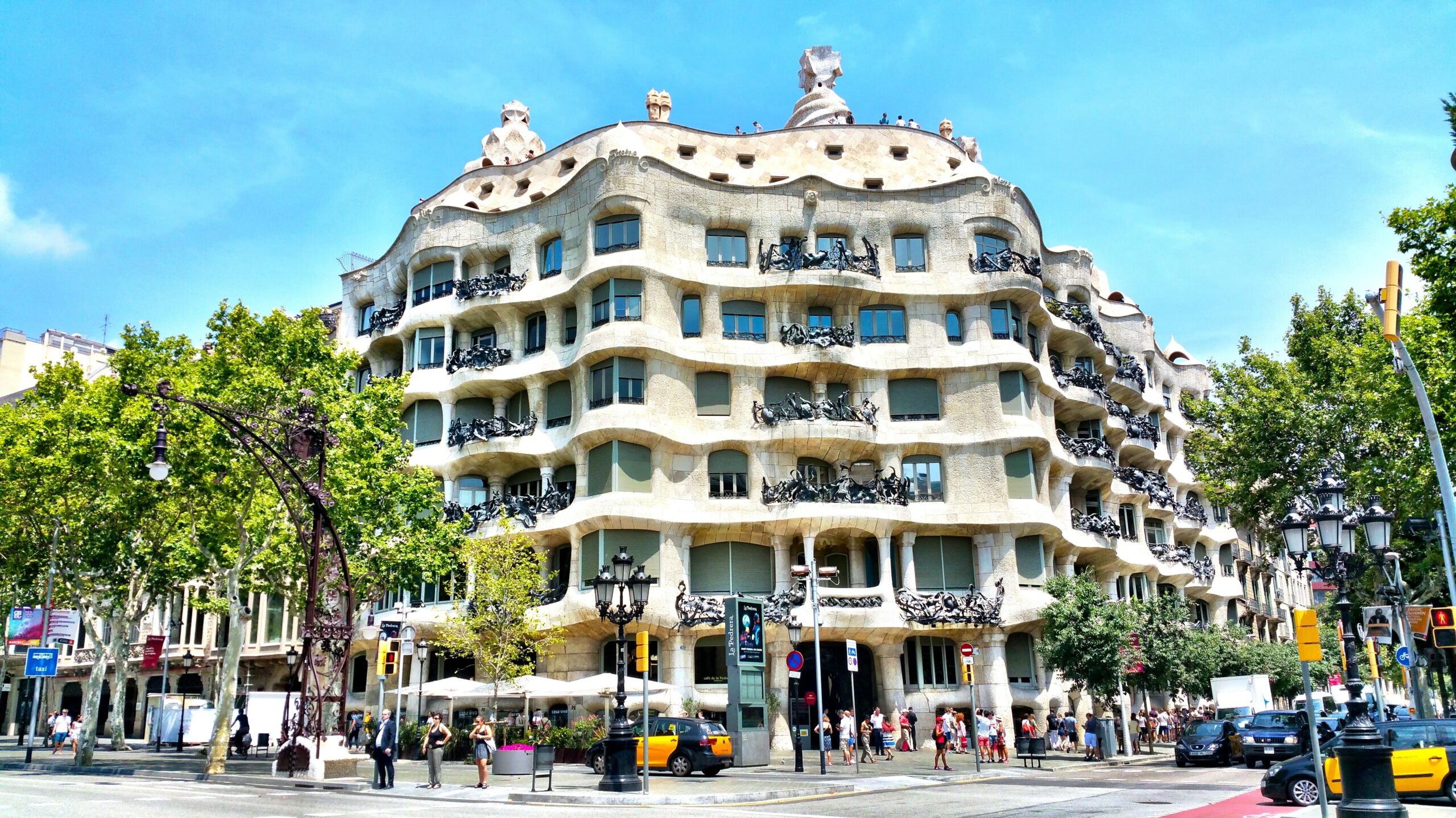 Casa Mila with busy traffic on a sunny day