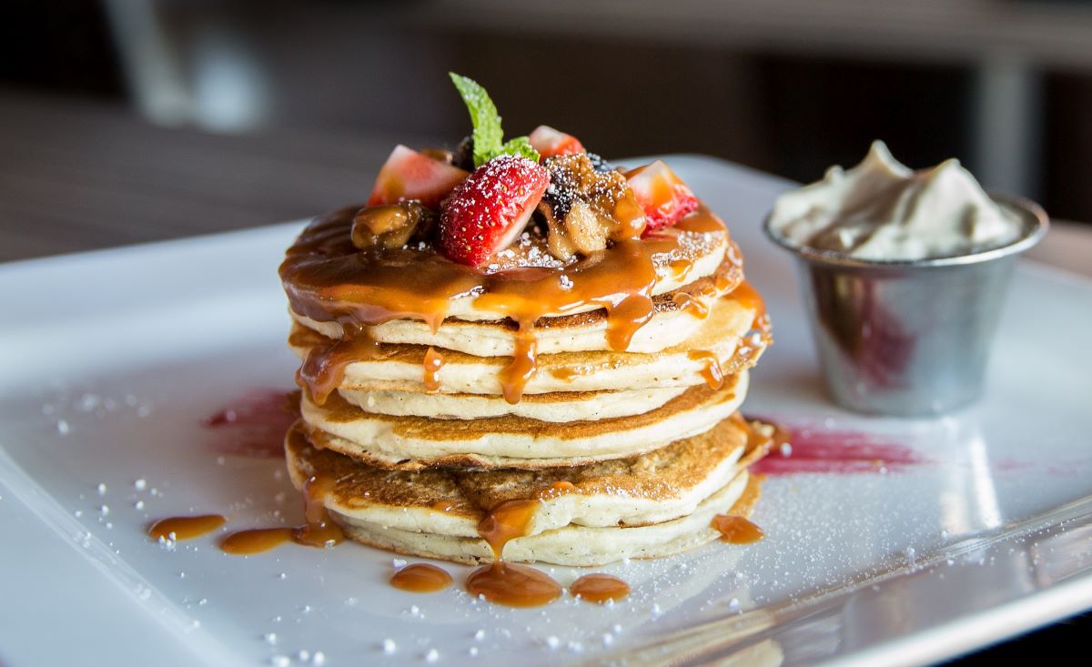 pancakes with fruit and peanut butter