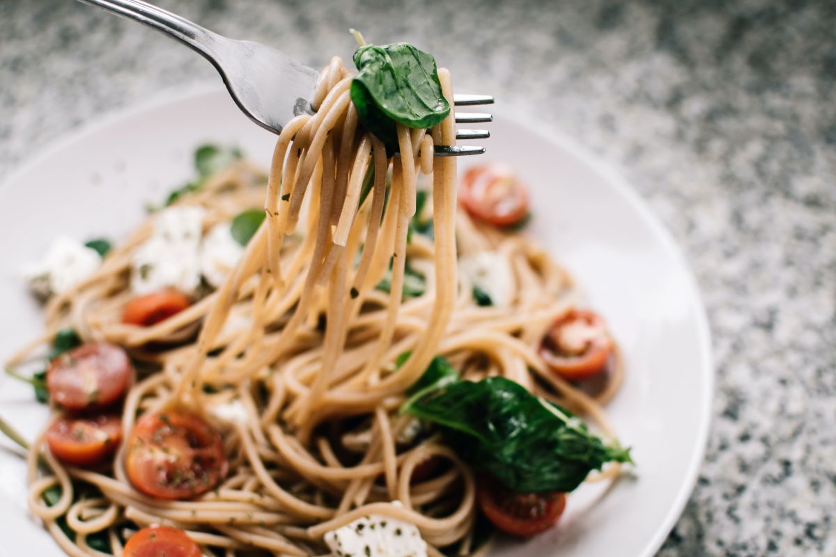 pasta-with-tomato-and-basil