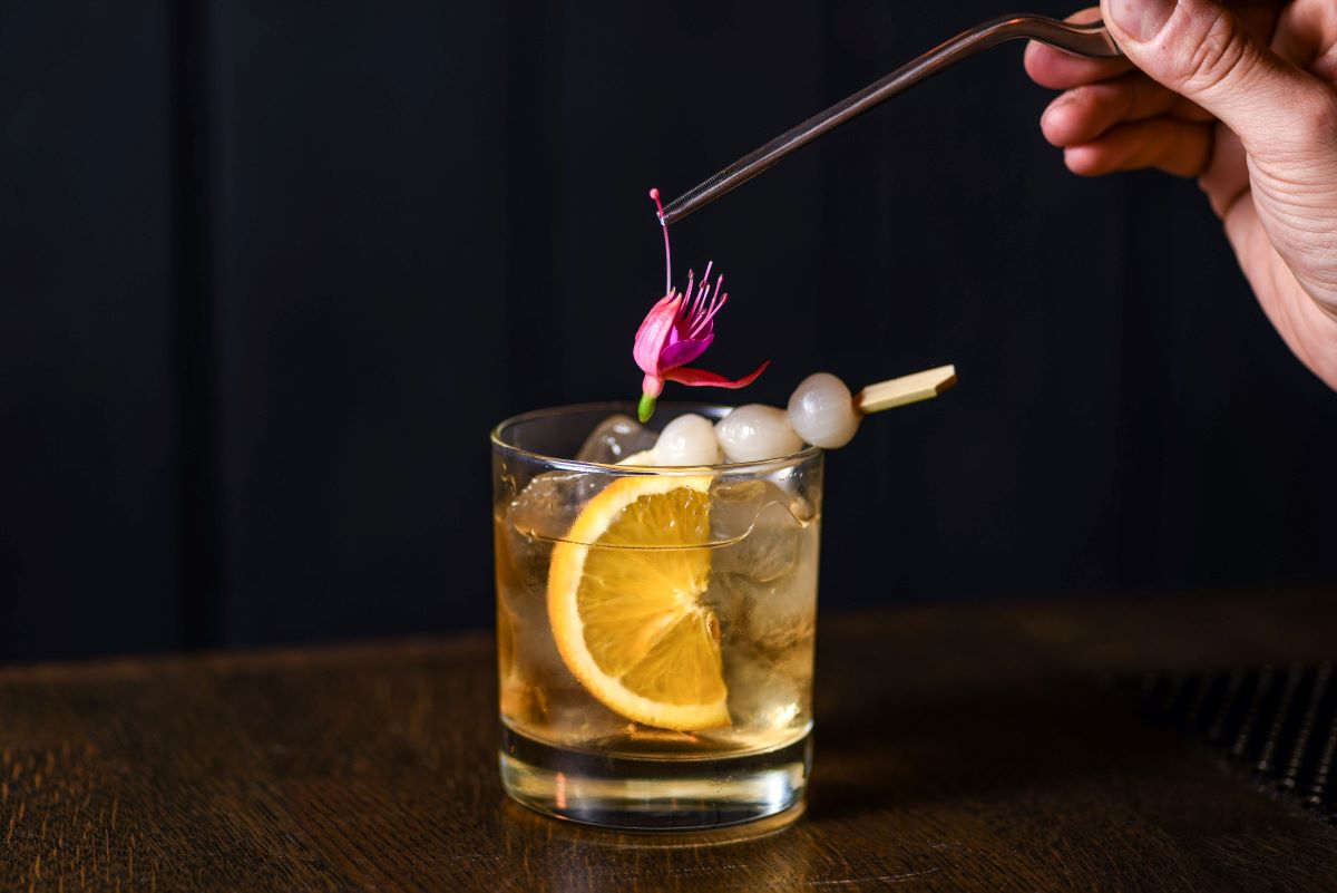 whisky-with-cocktail-onions-and-edible-flower