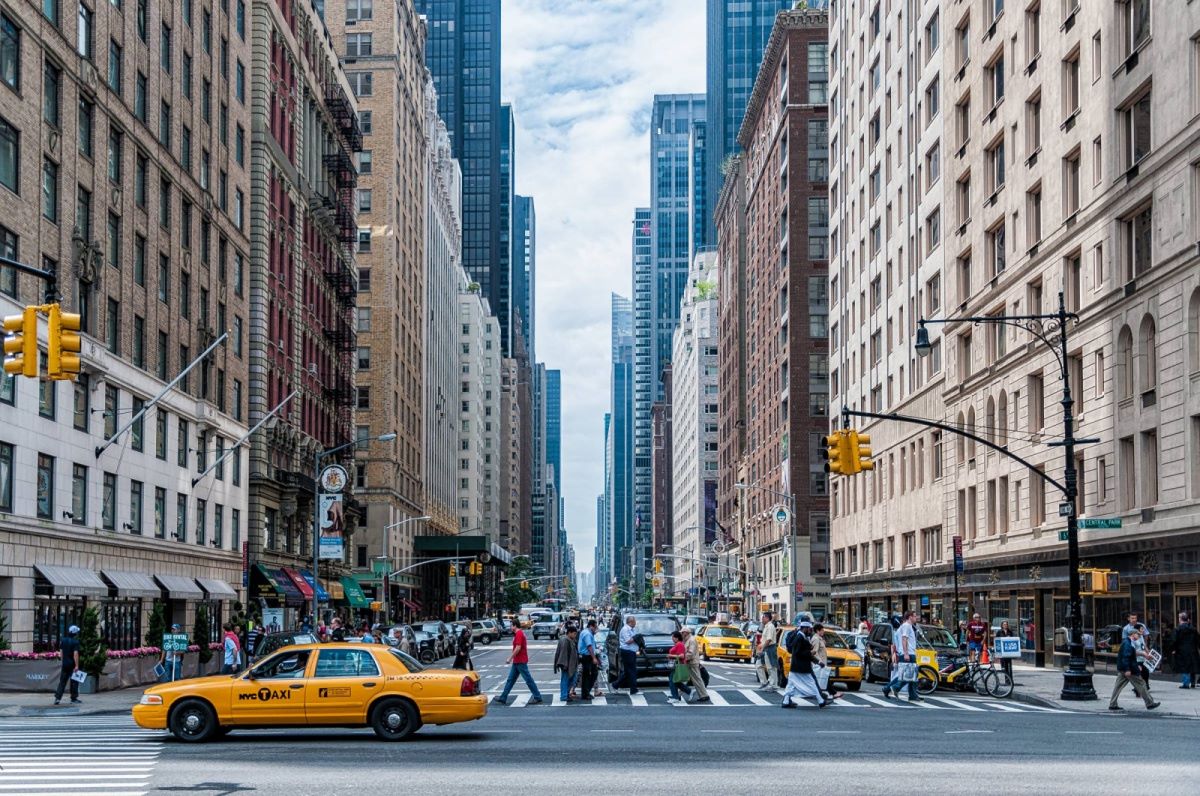 new-york-manhattan-city-street-yellow-cabs