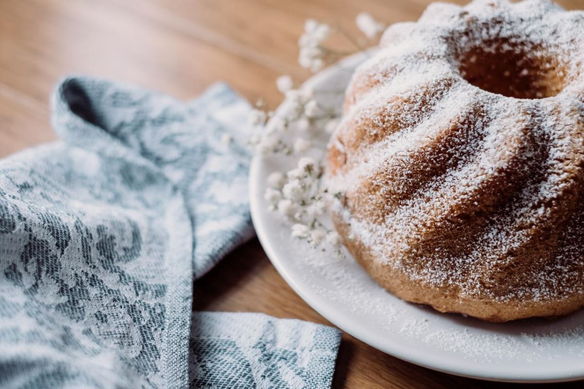 round cake covered with powdered sugar