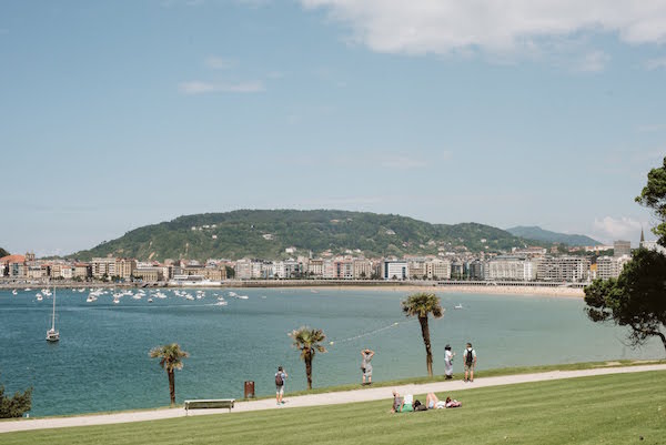 If you're visiting San Sebastian in April, you're in luck. It's such a gorgeous time of year to enjoy the great views!