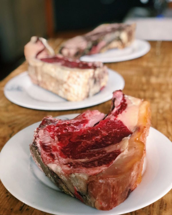 Did somebody say steak? The whole gang will love the juicy meats at Casa Paloma, one of the best restaurants for groups in Barcelona. 