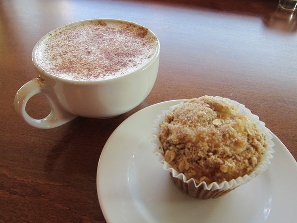 Chai latte and muffin