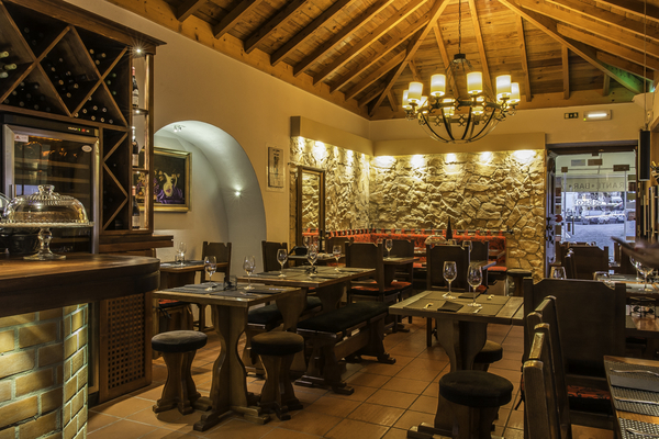 Romaria de Baco is easily one of the best Sintra restaurants, and will make you feel at home.