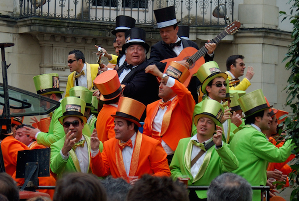 Experience some of the best musical acts at the Cádiz carnival—without leaving Seville! The concert series is one of our top things to do in Seville in March.