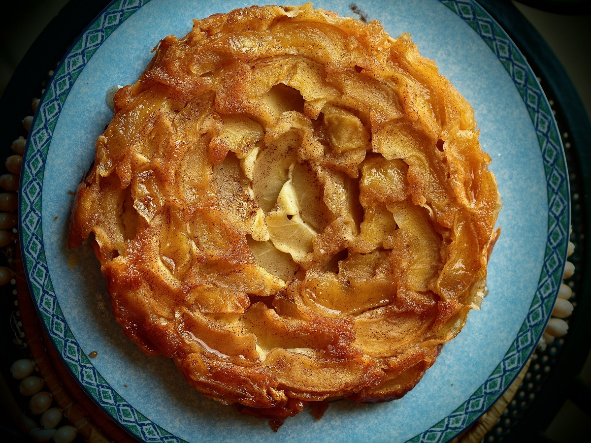Sweet, buttery torta di mele is one of the best autumnal Tuscan treats
