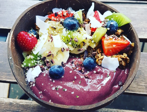 Comptoir Veggie is one of our favorite vegan restaurants in Paris for a delicious açai bowl.