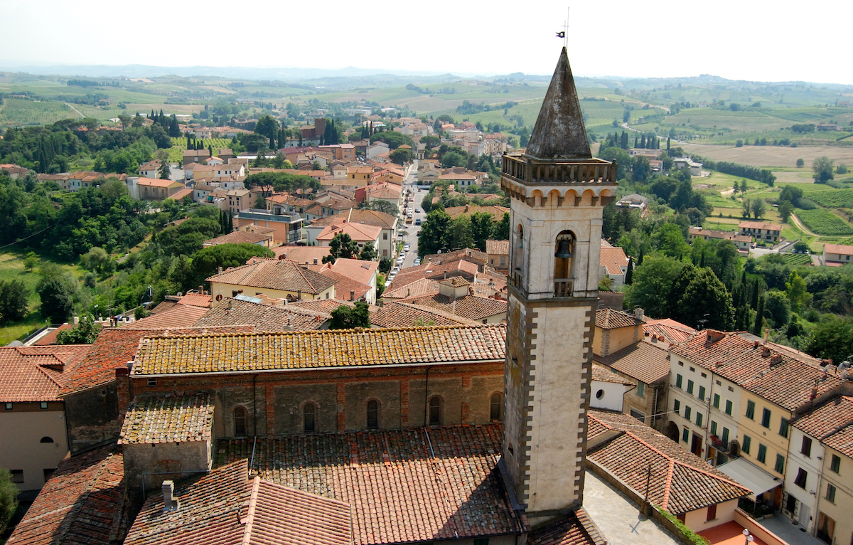 Overhead view of the town of Vinci, Italy, with a bell tower in the foreground.